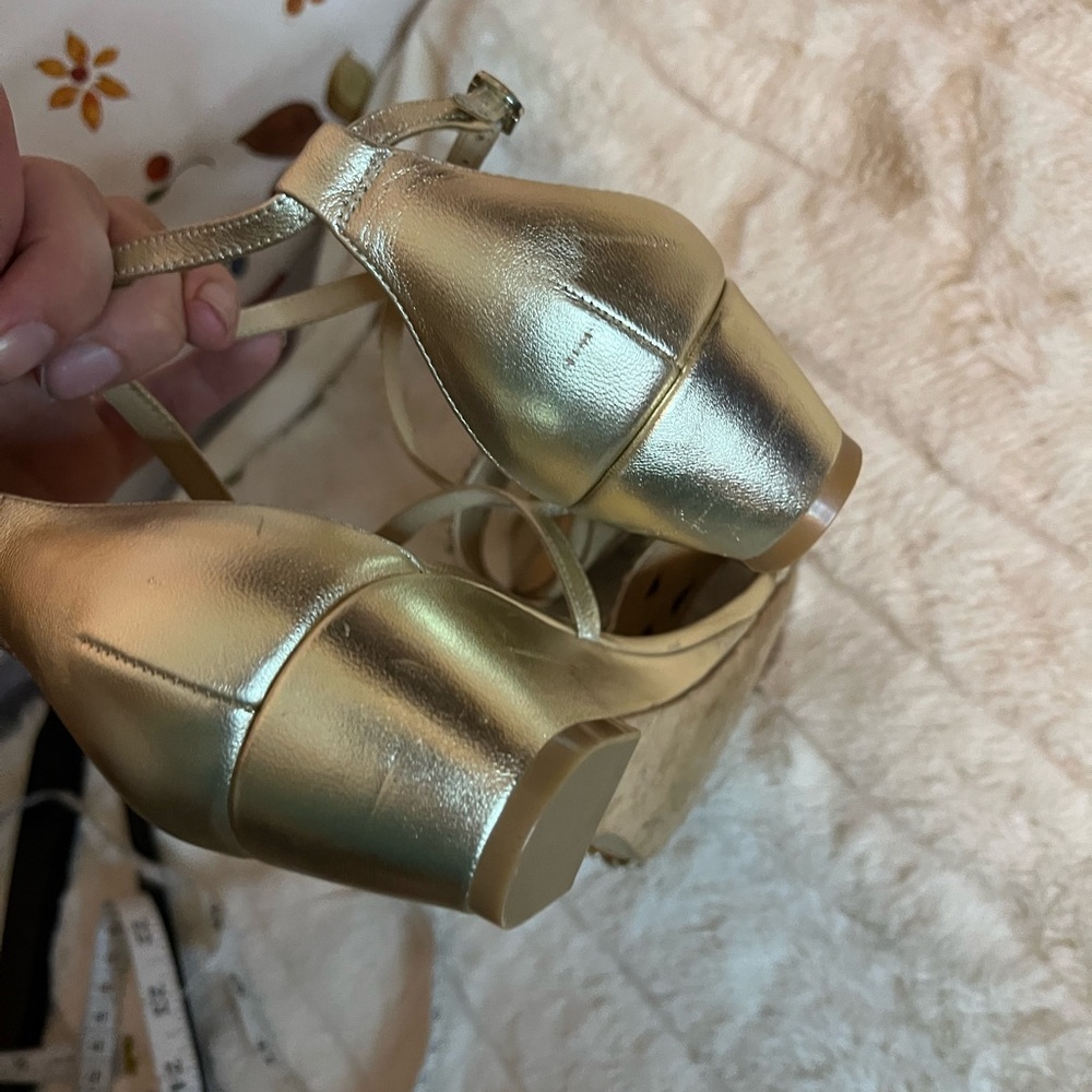 Badgley Mischka Women 7 Gold Leather Jeweled Wedge Strappy Dressy NYE Event Heel - Picture 5 of 11